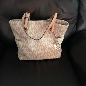 Michael kors jet set tote